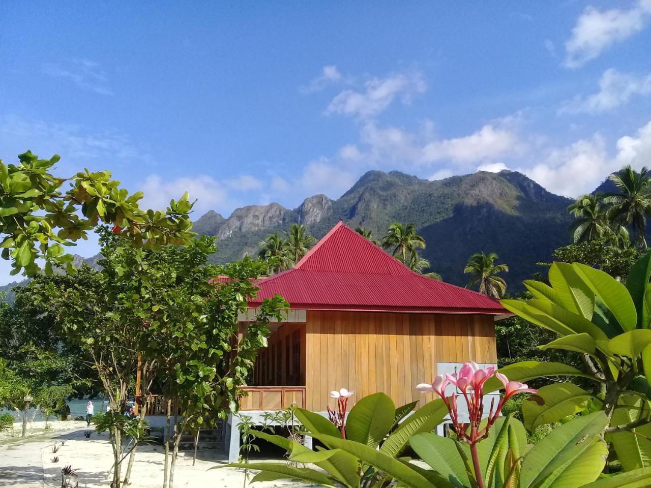 Nusa Nalan Beach Resort Rumah Olat Εξωτερικό φωτογραφία